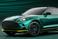 阿斯顿马丁 DBX707 AMR23 版穿上一级方程式套装