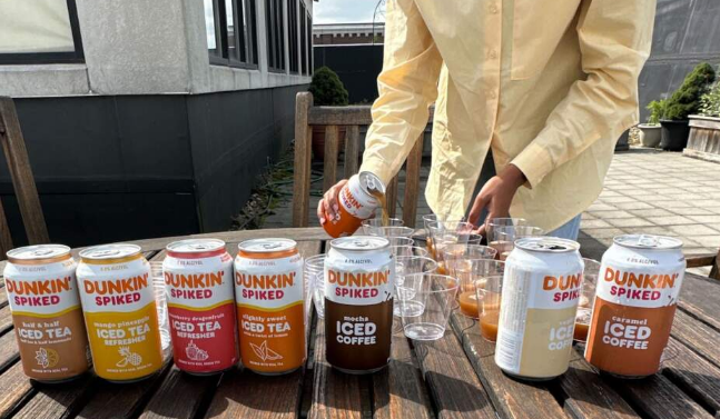 Dunkin 的新系列酒精咖啡和茶