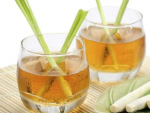 喝柠檬草茶的 10 个好处