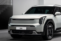 2024 款起亚 EV9 续航里程可达 230 至 304 英里 具体取决于内饰