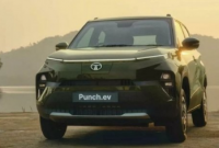 视频中展示了经济型电动汽车塔塔 Punch EV