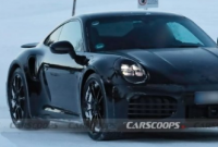 从各个角度展示保时捷 911 Turbo 2025 年款