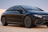 2025 款梅赛德斯-奔驰 EQS 配备更大电池 更新车头