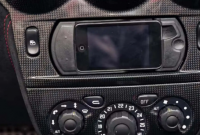 这辆稀有的法拉利出厂时配备了 iPod Touch